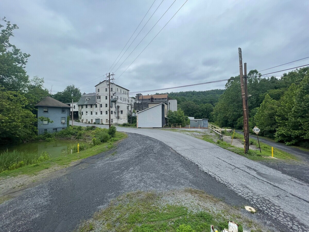 321 E Breadfruit Dr, Walnutport, PA 18088 Flour Mill with Railroad