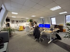 18 Grove Pl, Bedford for lease Interior Photo- Image 1 of 7