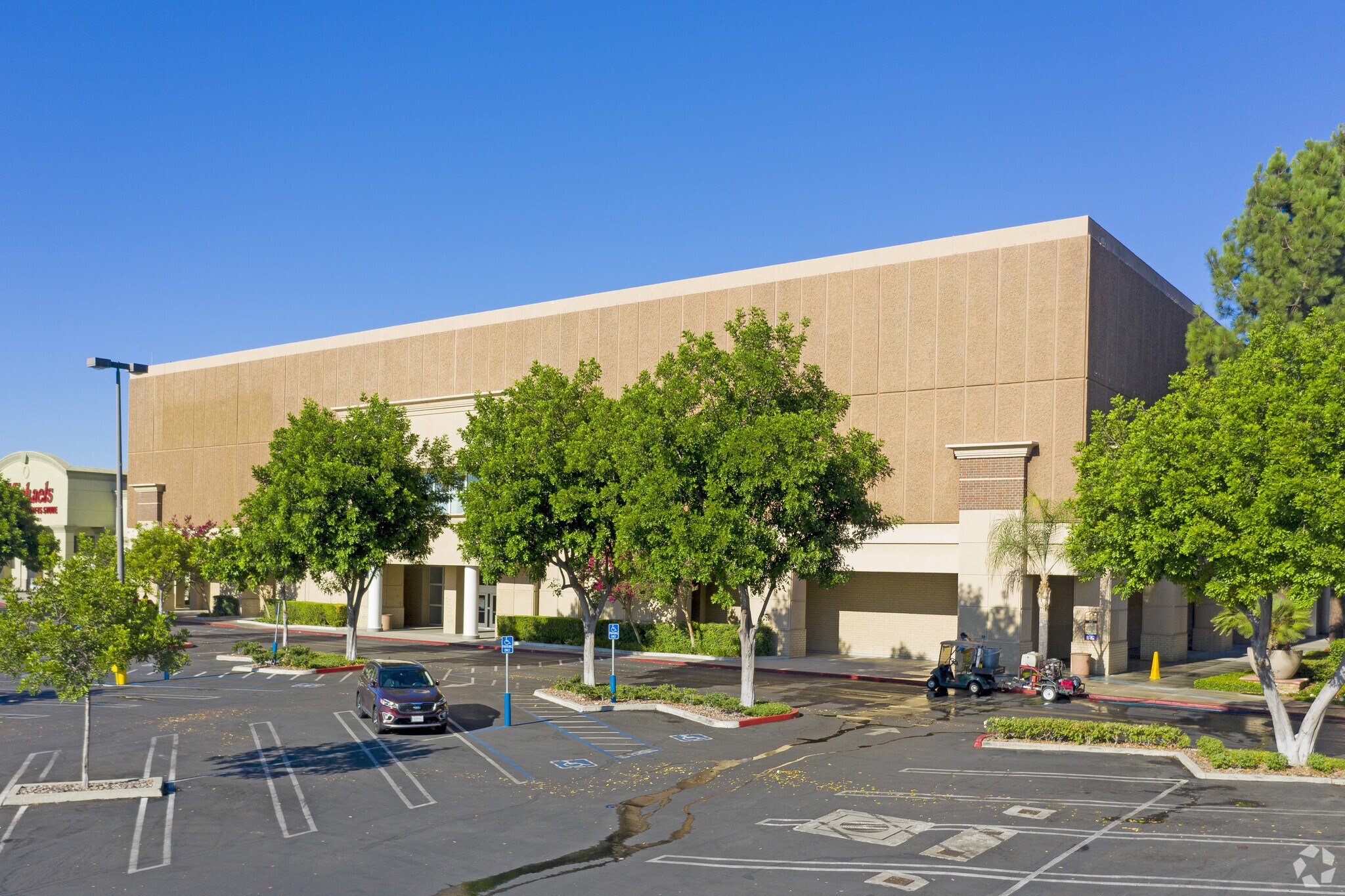 6633 Fallbrook Ave, West Hills, CA 91307 Fallbrook Shopping Center