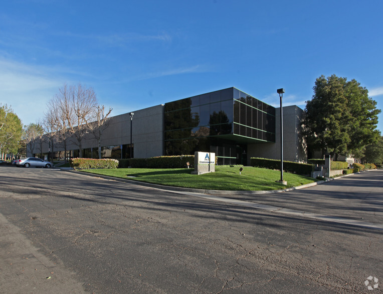 2655 Park Center Dr, Simi Valley, CA for lease - Building Photo - Image 1 of 3