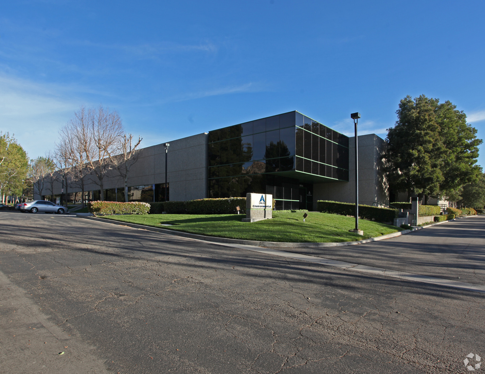 2655 Park Center Dr, Simi Valley, CA for lease Building Photo- Image 1 of 4