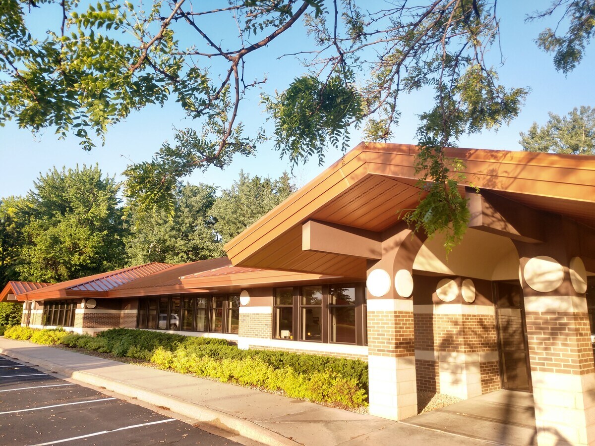 9300 Hennepin Town Rd, Eden Prairie, MN 55347