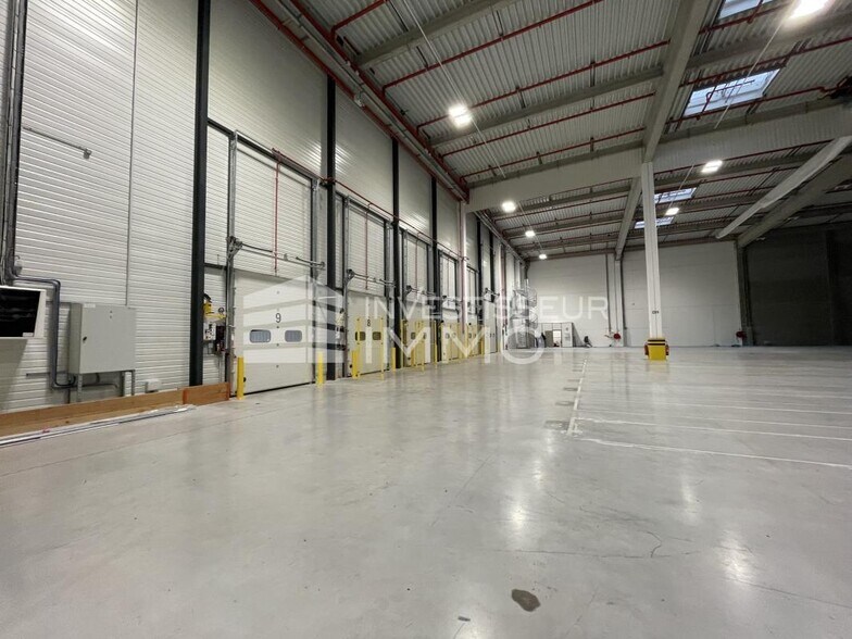 Industrial in Beaune for lease - Interior Photo - Image 1 of 5