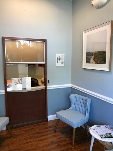 30 W Mashta Dr, Key Biscayne, FL for lease - Interior Photo - Image 2 of 12