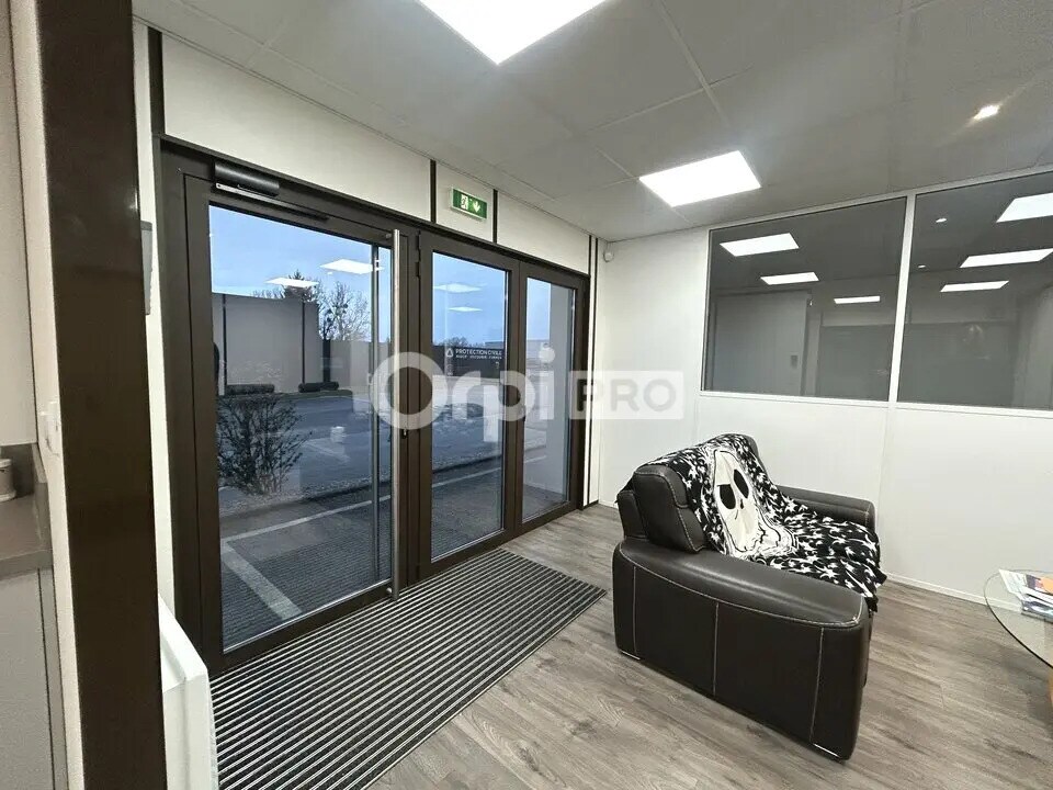 Office in Isle for lease Lobby- Image 1 of 6