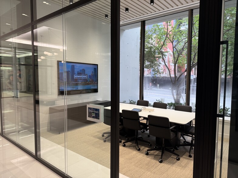 2 S Biscayne Blvd, Miami, FL for lease - Building Photo - Image 3 of 16