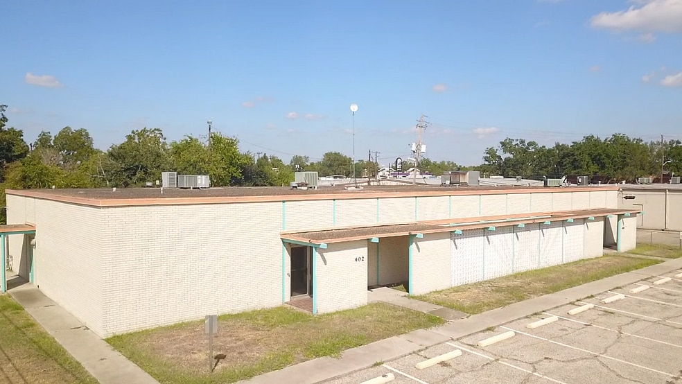 402 E Guadalupe St, Victoria, TX for sale - Building Photo - Image 2 of 29