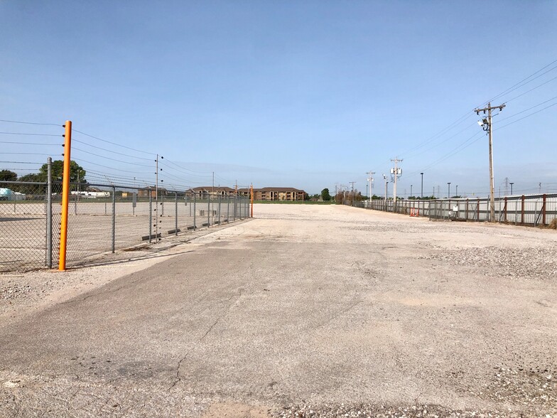 5801 SW 11th St, Oklahoma City, OK for lease - Building Photo - Image 3 of 7