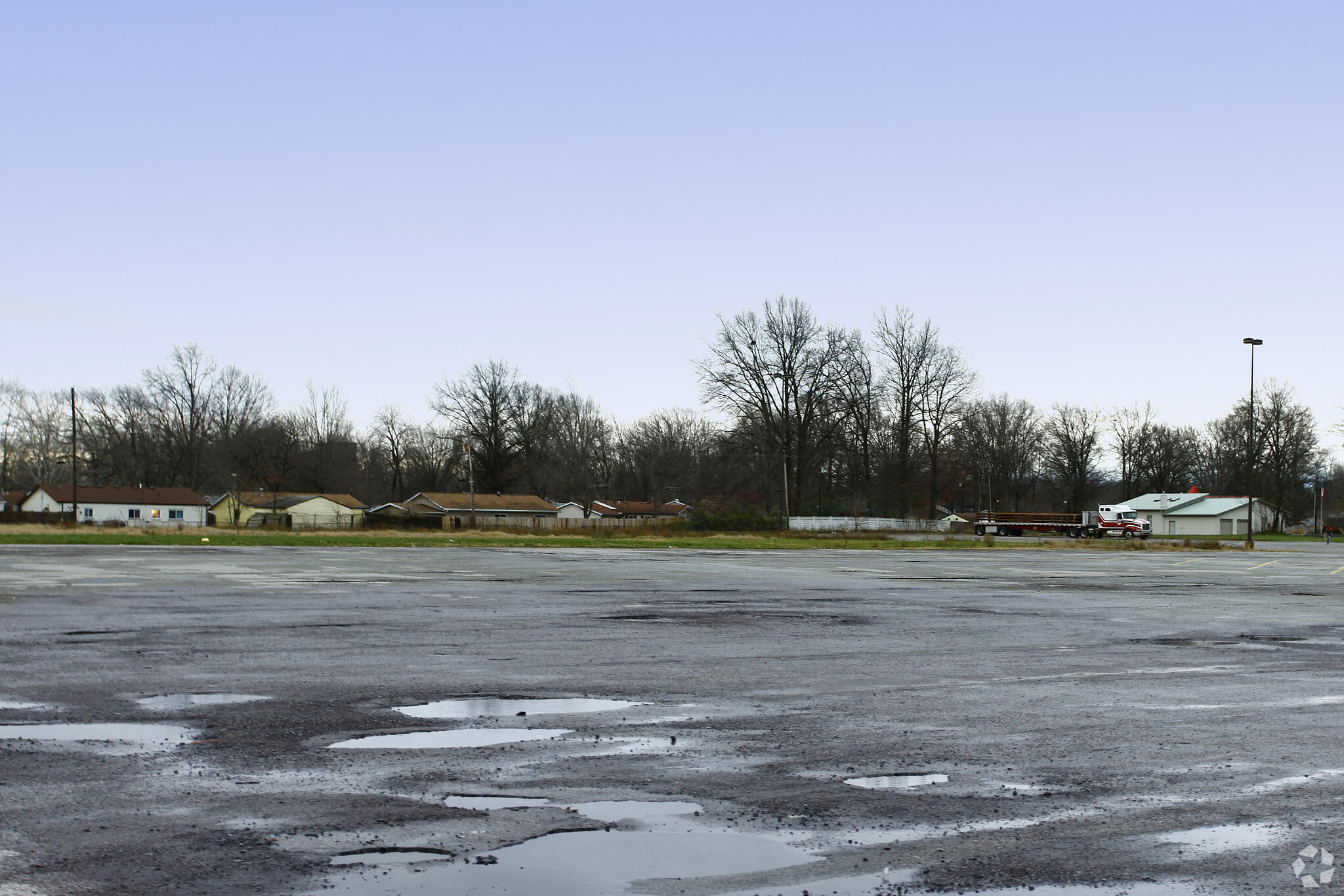 Fairless Dr, Lorain, OH for sale Primary Photo- Image 1 of 9