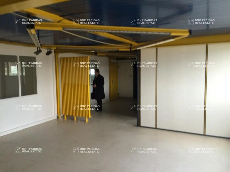 Flex in Vitrolles for lease - Building Photo - Image 3 of 6