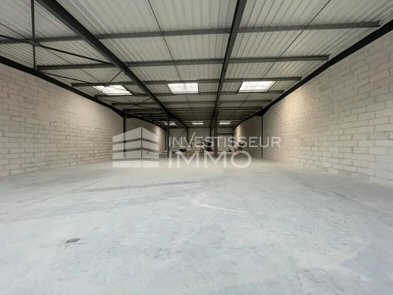 Flex in Compiègne for lease - Building Photo - Image 3 of 6