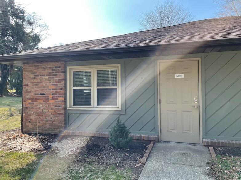 1131 Boyce Rd, Pittsburgh, PA 15241