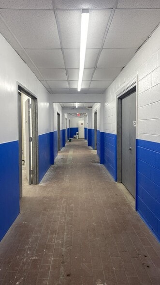 2011 8th St, North Bergen, NJ for lease - Interior Photo - Image 2 of 8