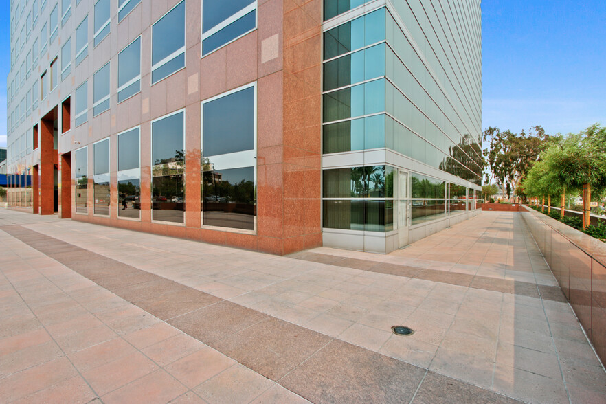 100 N Barranca St, West Covina, CA for lease - Building Photo - Image 3 of 22