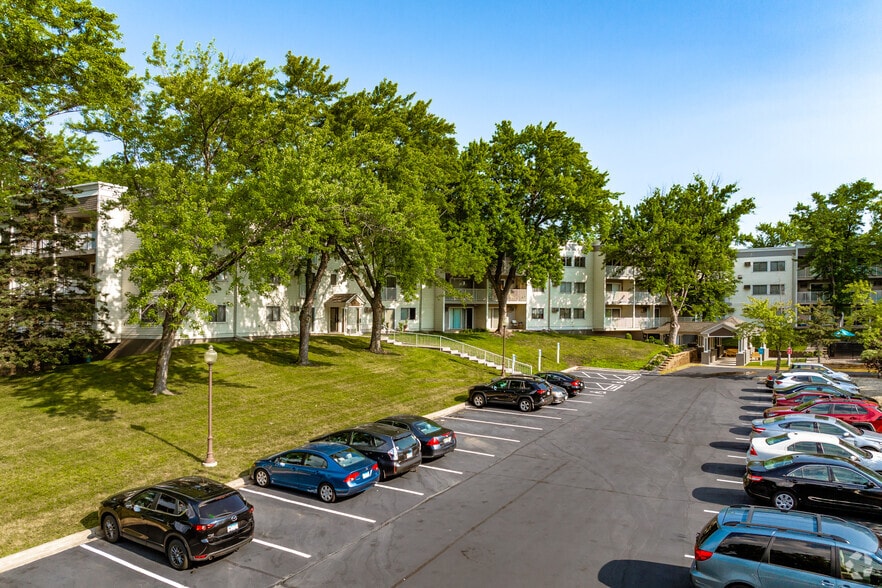 165 County Road B2 E, Little Canada, MN for sale - Primary Photo - Image 1 of 63