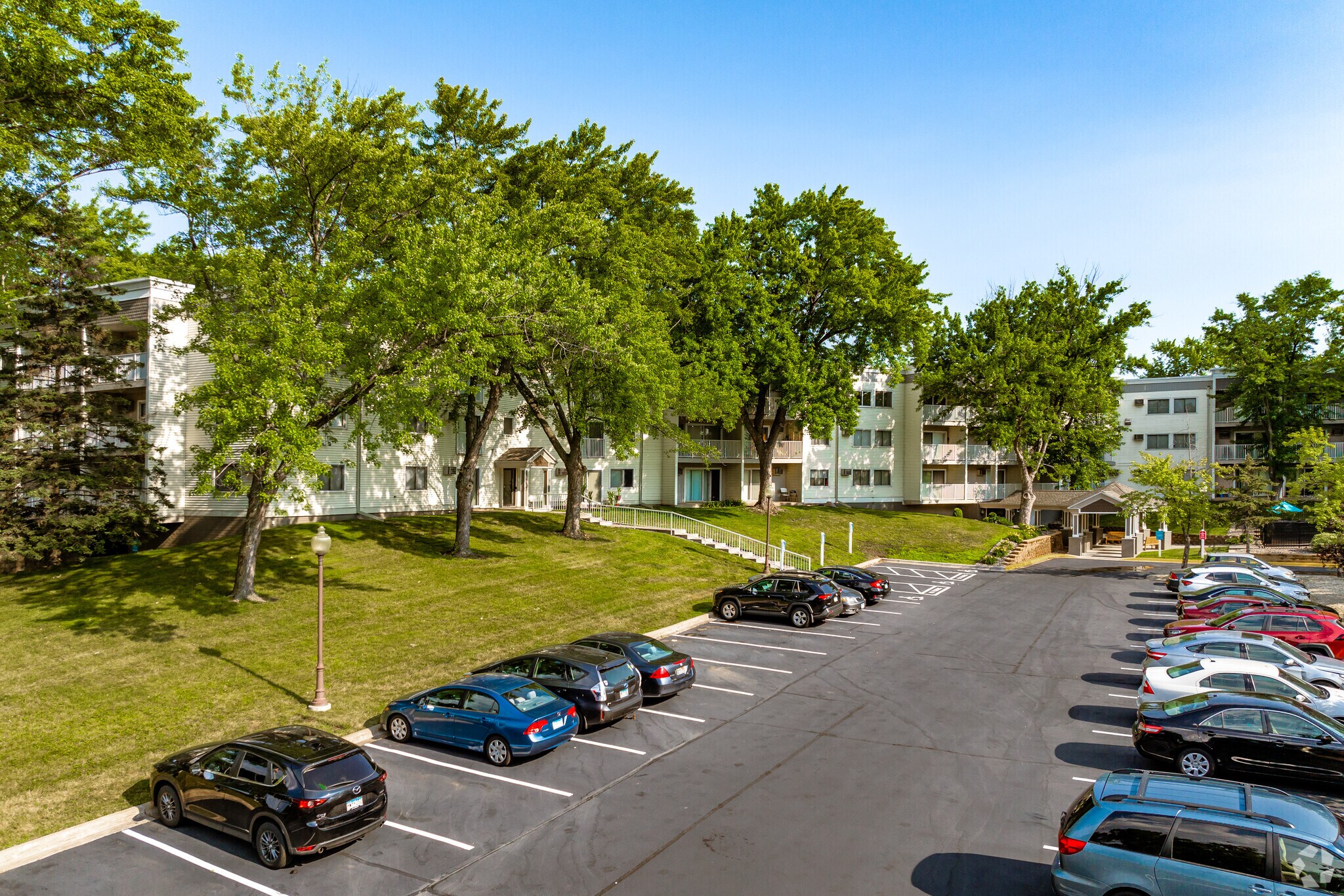 165 County Road B2 E, Little Canada, MN for sale Primary Photo- Image 1 of 64