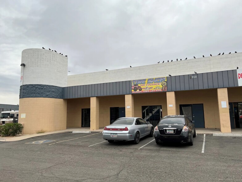 2030 W Deer Valley Rd, Phoenix, AZ for lease - Building Photo - Image 1 of 14