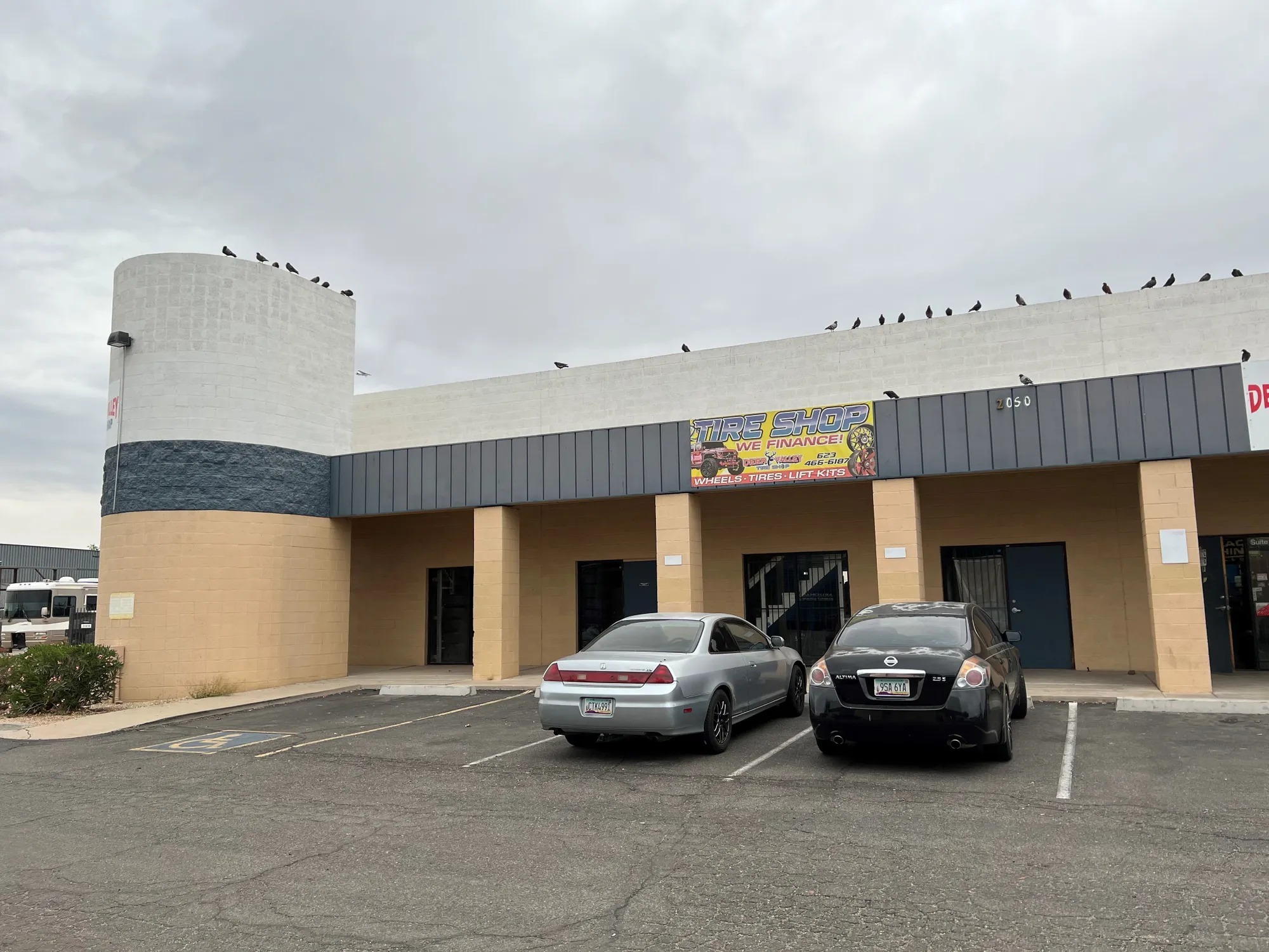 2030 W Deer Valley Rd, Phoenix, AZ for lease Building Photo- Image 1 of 15