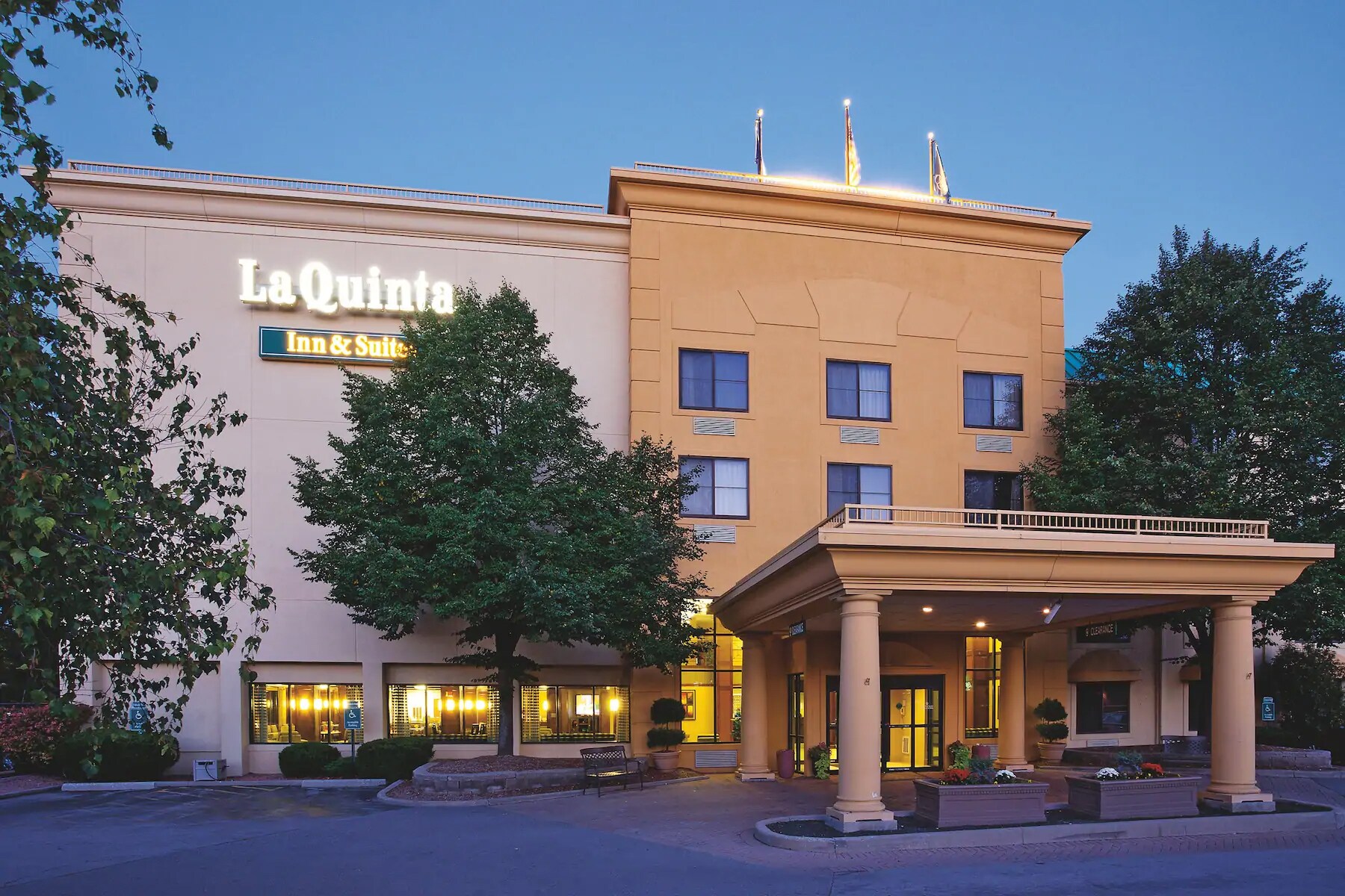 5423 N Port Washington Rd, Glendale, WI for sale Building Photo- Image 1 of 1