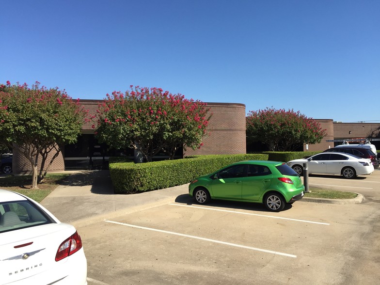 2611 Westgrove Dr, Carrollton, TX for lease - Building Photo - Image 3 of 3