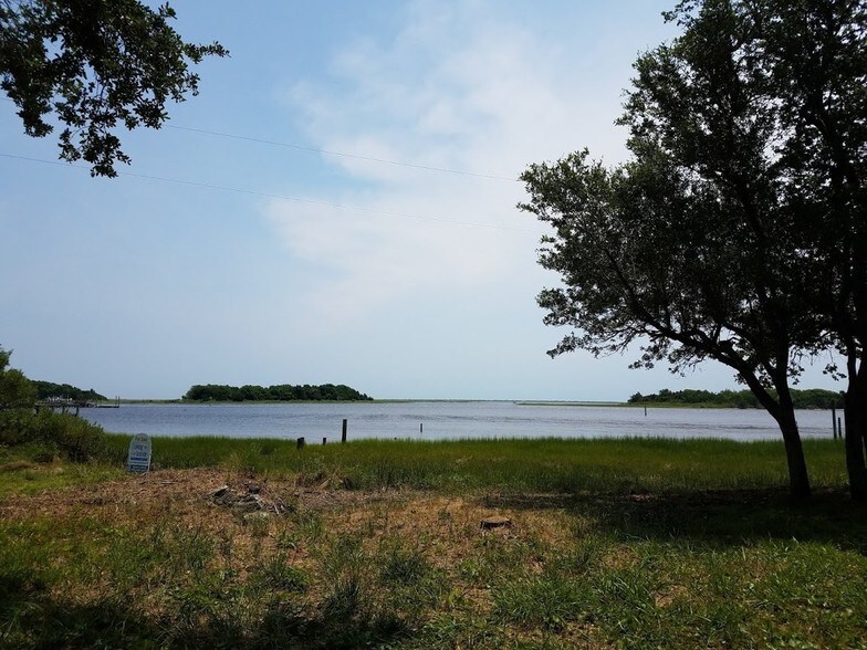 5530 Peden Point Rd, Wilmington, NC 28409