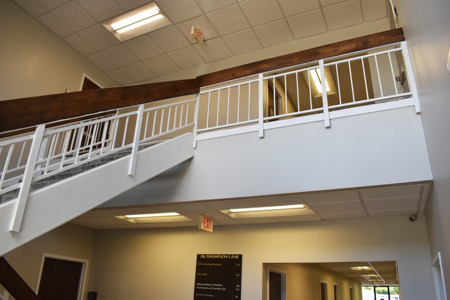 176 Thompson Ln, Nashville, TN for lease - Building Photo - Image 3 of 11