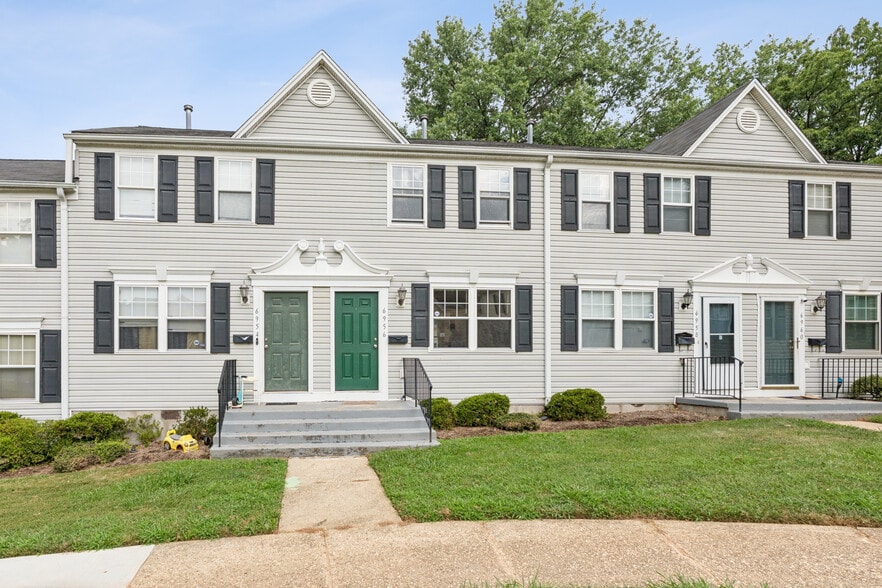 15 Unit Portfolio Sale - Condo/Townhomes portfolio of 15 properties for sale on LoopNet.com - Building Photo - Image 1 of 17