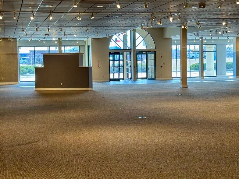 7340 E State Rd, Rockford, IL for lease - Building Photo - Image 2 of 11