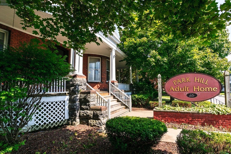 52 Grove St, Amsterdam, NY 12010