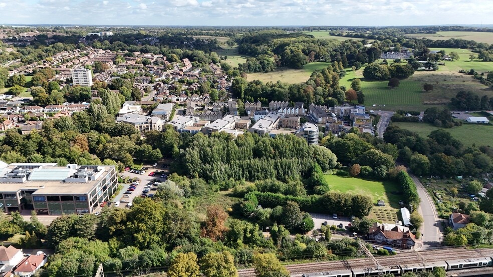 London Rd, Hemel Hempstead for sale - Aerial - Image 2 of 4
