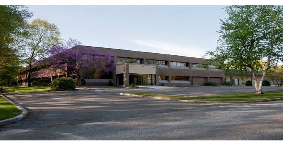 400 Park Rd, Watertown, CT for sale - Primary Photo - Image 1 of 1