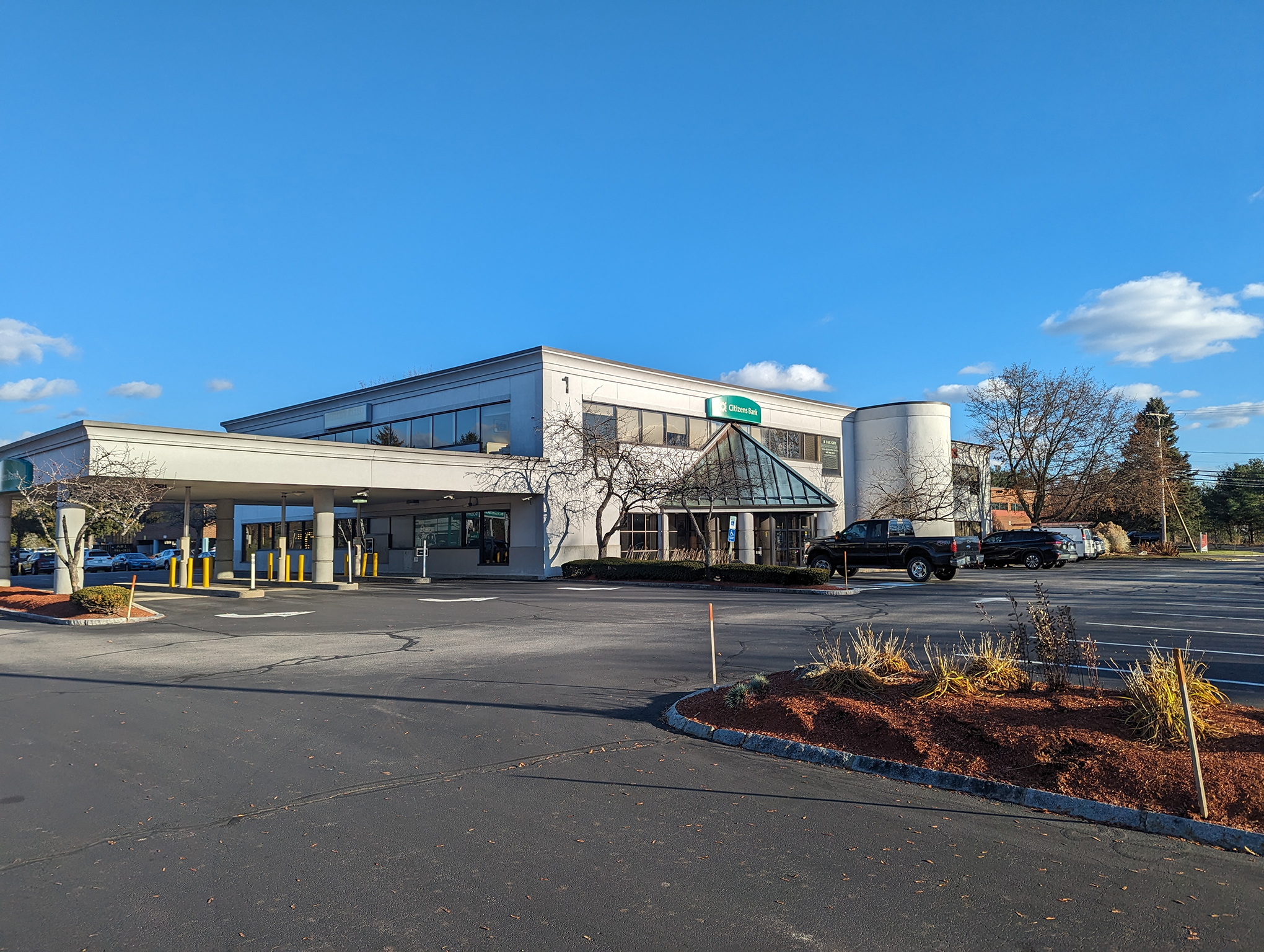 4 Trafalgar Sq, Nashua, NH for lease Primary Photo- Image 1 of 2