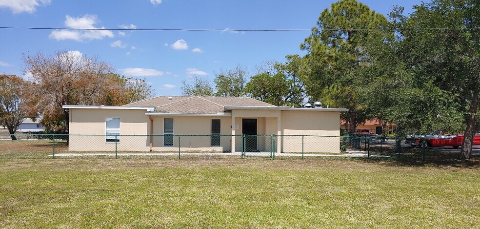 701 Mohawk Pkwy, Cape Coral, FL for sale - Building Photo - Image 1 of 1