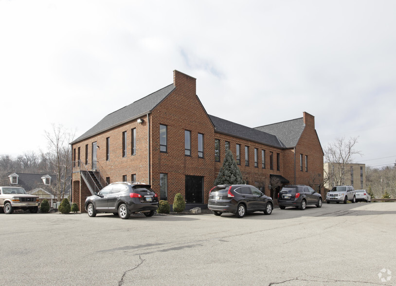 3975 Erie Ave, Cincinnati, OH for lease - Building Photo - Image 2 of 7