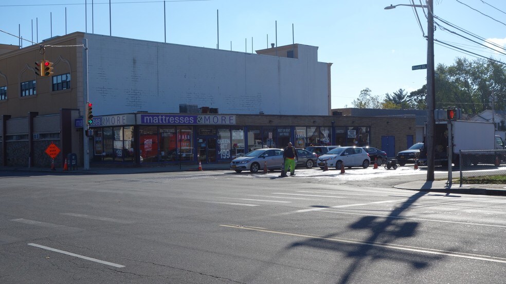124 Front St, Hempstead, NY for sale - Building Photo - Image 1 of 1