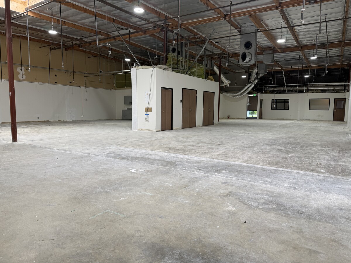 94 W Cochran St, Simi Valley, CA 93065 - Unit 94-B - - Interior Photo - Image 2 of 3