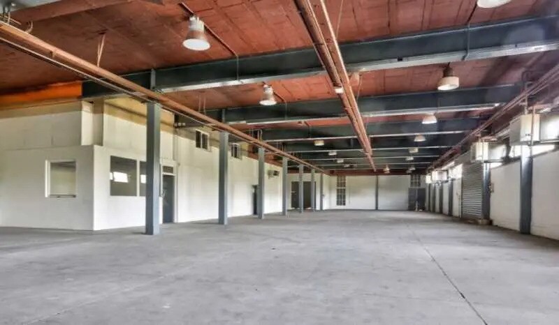 1 Rue Blaise Pascal, Chilly-Mazarin for lease - Interior Photo - Image 3 of 25