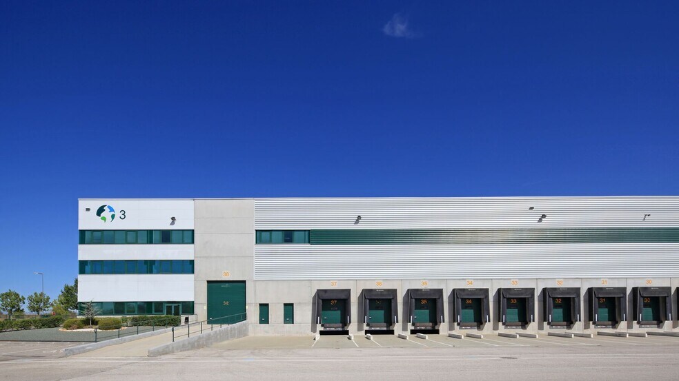 Calle Francisco Rabal, 1, Alcalá de Henares, Madrid for lease - Building Photo - Image 2 of 9