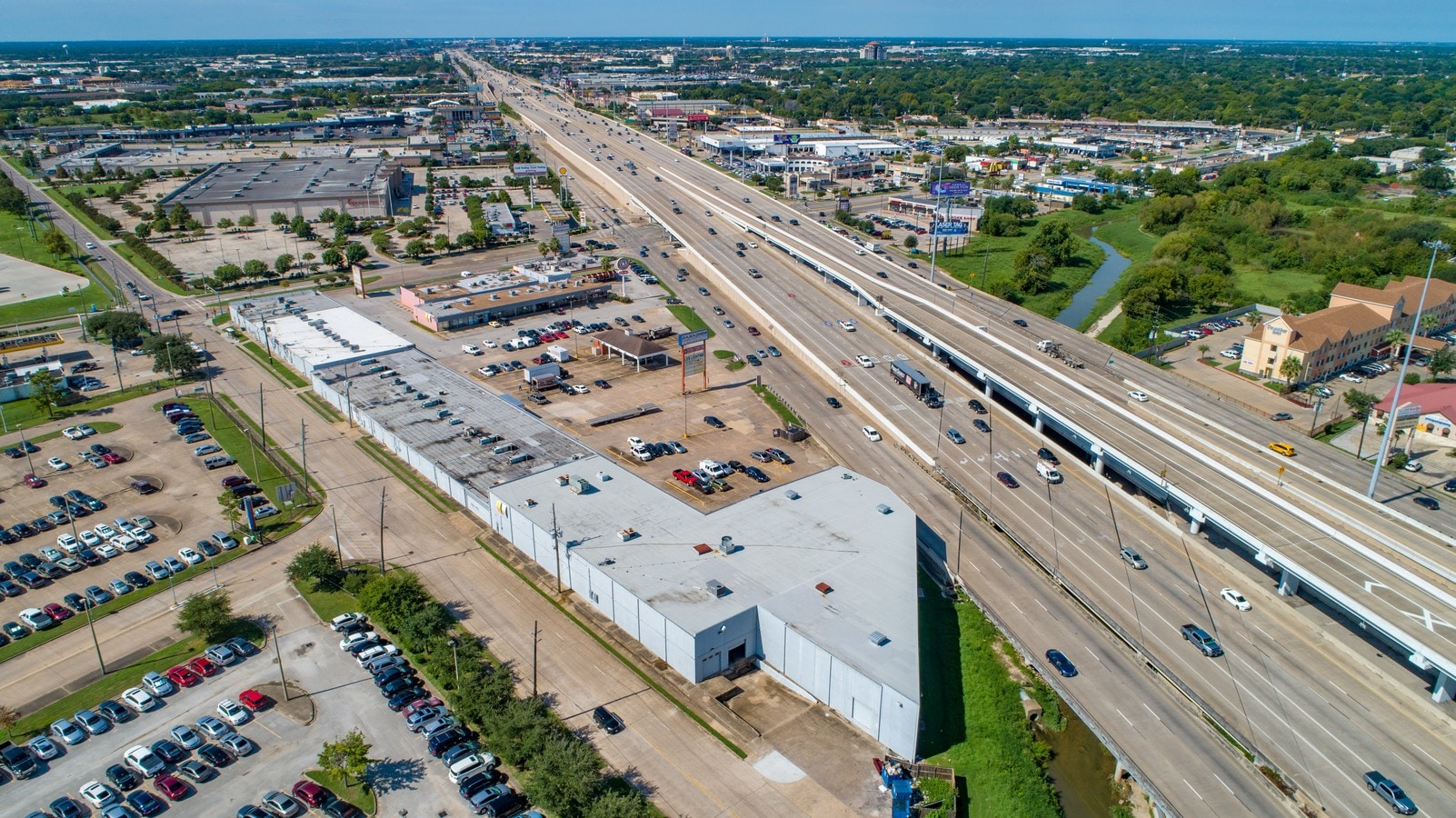 1123111285 Southwest Fwy, Houston, TX 77031