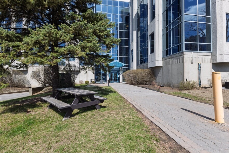 9900 Boul Cavendish, Montréal, QC for lease - Building Photo - Image 3 of 8