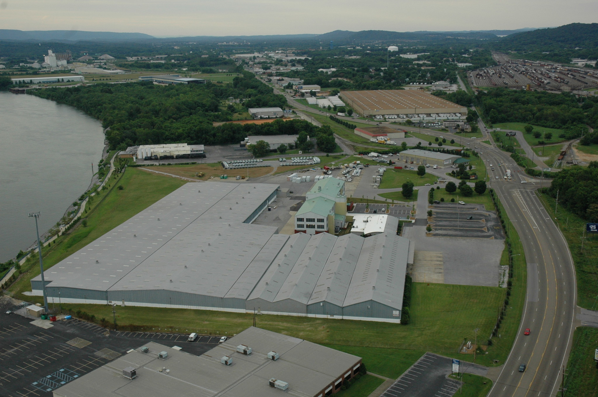 2001 Riverside Dr, Chattanooga, TN for lease Building Photo- Image 1 of 16