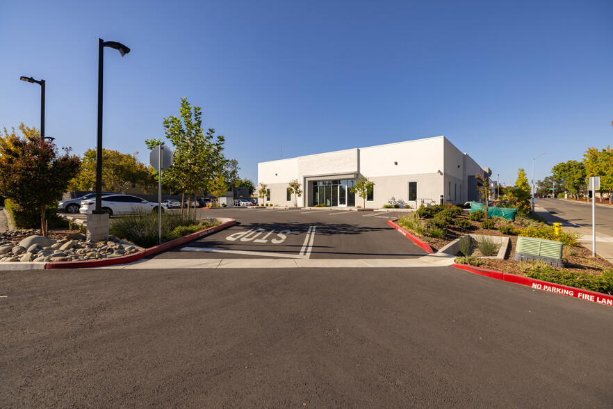 1623 Santa Clara Dr, Roseville, CA for lease - Building Photo - Image 3 of 31