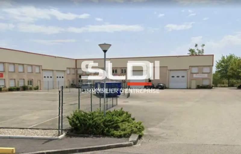 Office in Chassieu for lease - Building Photo - Image 1 of 8