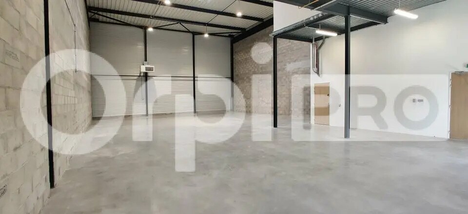 Flex in Villebon-sur-Yvette for lease - Interior Photo - Image 2 of 4