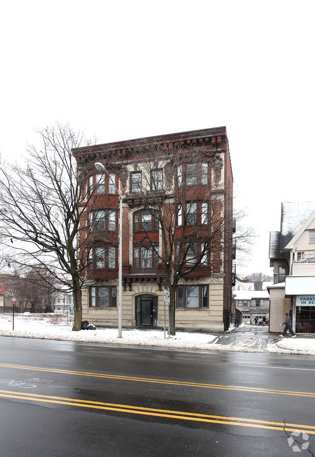 292 W Main St, Waterbury, CT 06702