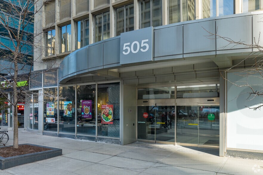 505 University Ave, Toronto, ON for lease - Building Photo - Image 3 of 4