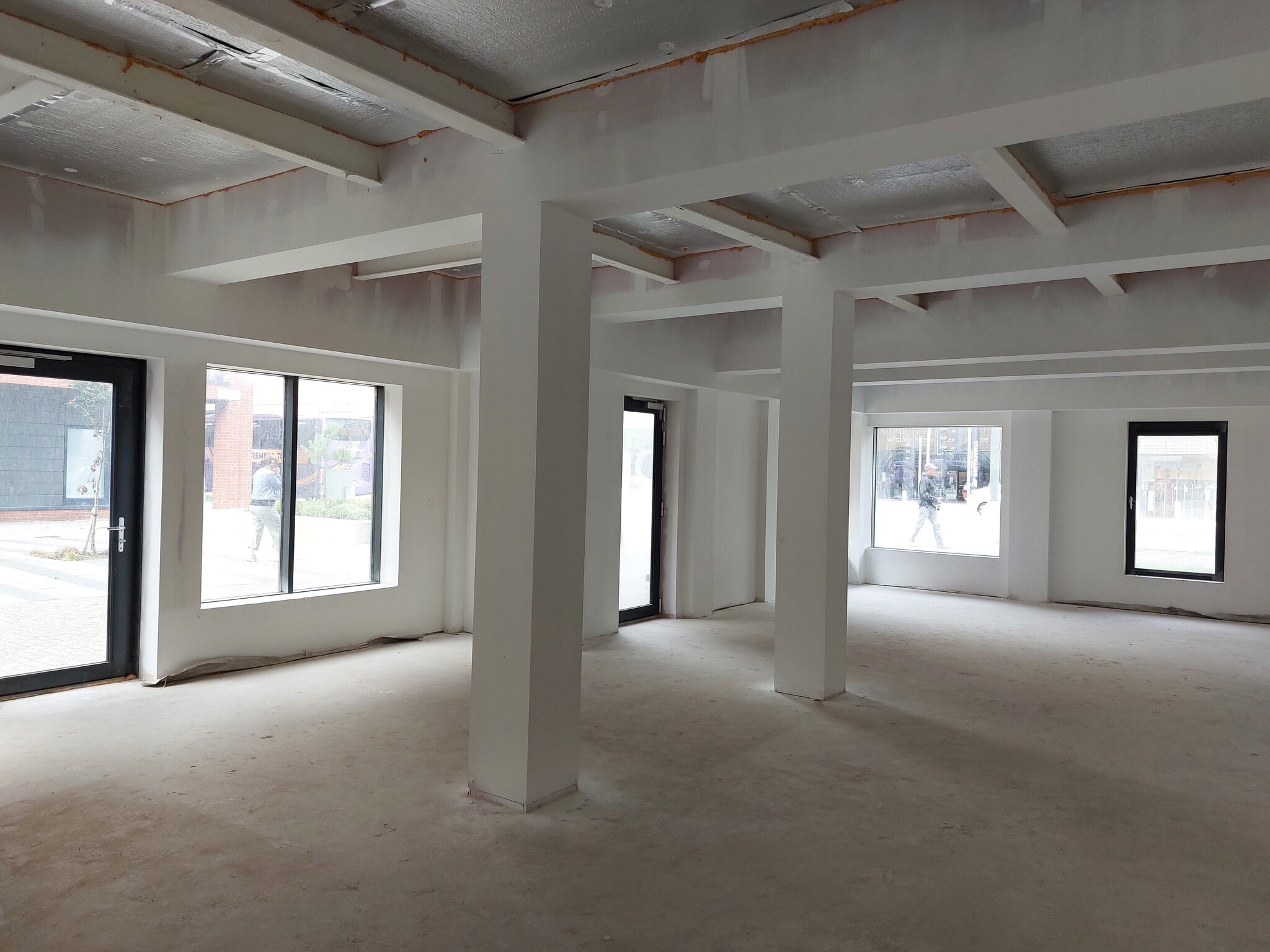 Waterfront Plaza, Edinburgh for lease Interior Photo- Image 1 of 4