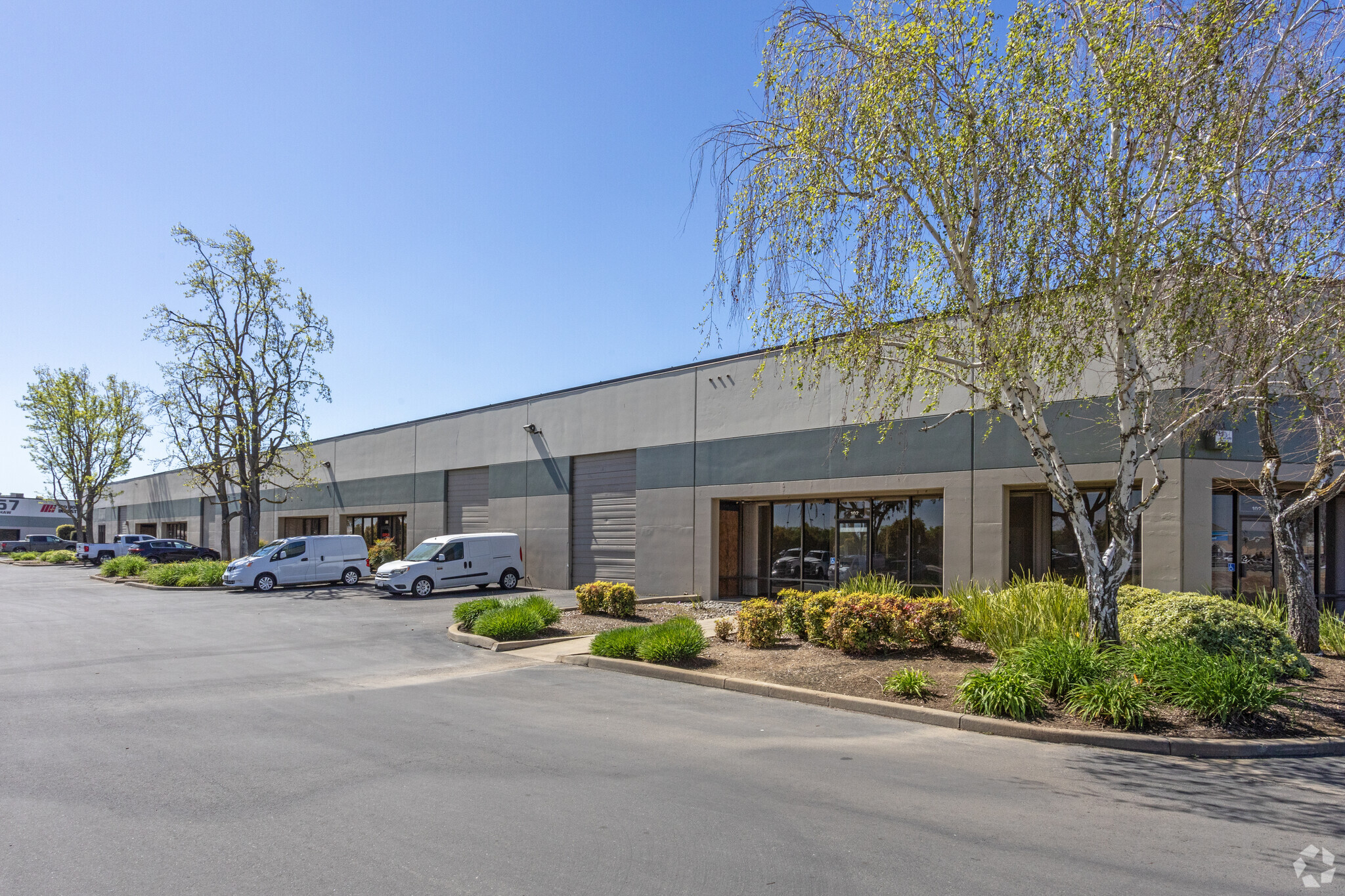 4067 W Shaw Ave, Fresno, CA for lease Building Photo- Image 1 of 15