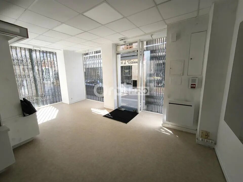 Retail in Brive-la-Gaillarde for lease Interior Photo- Image 1 of 9