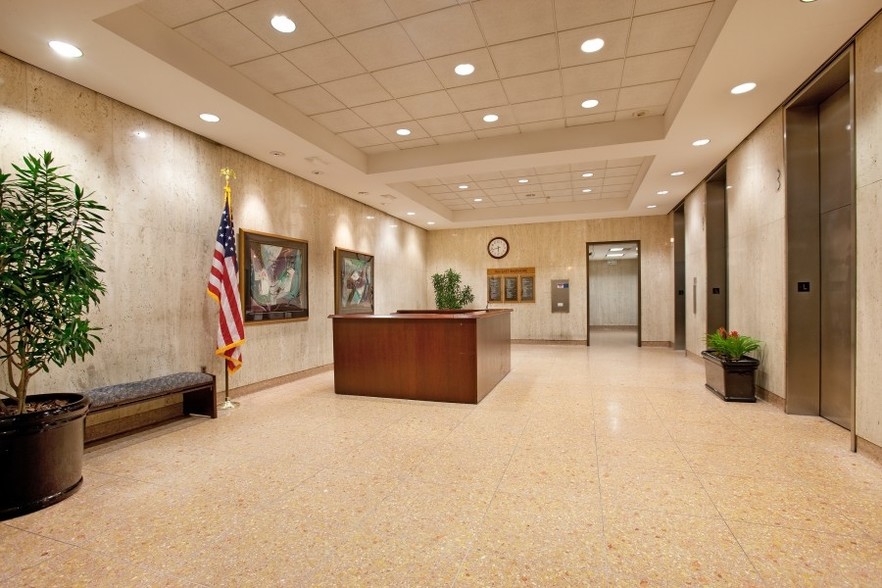 10 E Baltimore St, Baltimore, MD for sale - Lobby - Image 3 of 3